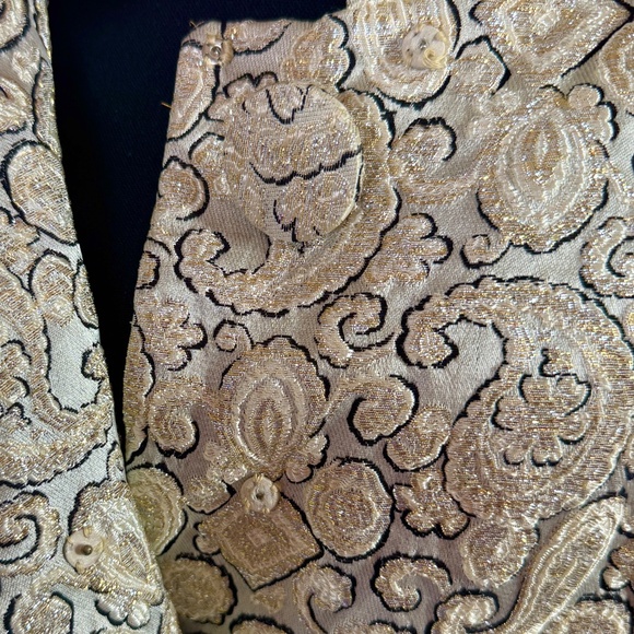 Vintage 1950s lame bolero, gold black cream brocade paisley, short jacket, 4 (S) - Picture 11 of 13